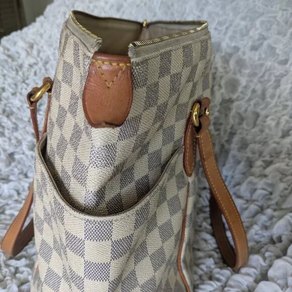 Louis Vuitton: Azur Damier Totally MM - Picture 4 of 13